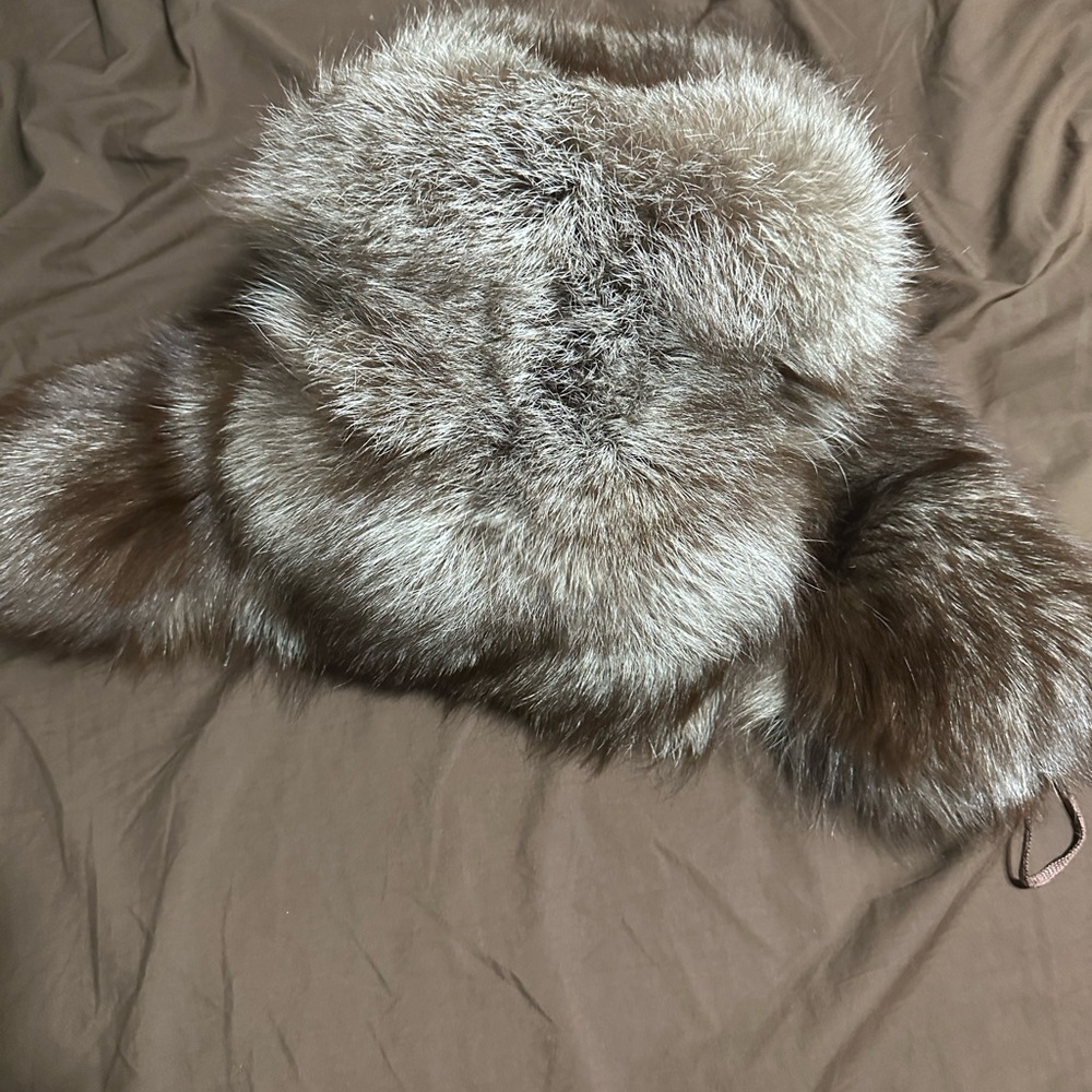 Fur hat - Picture 3 of 4